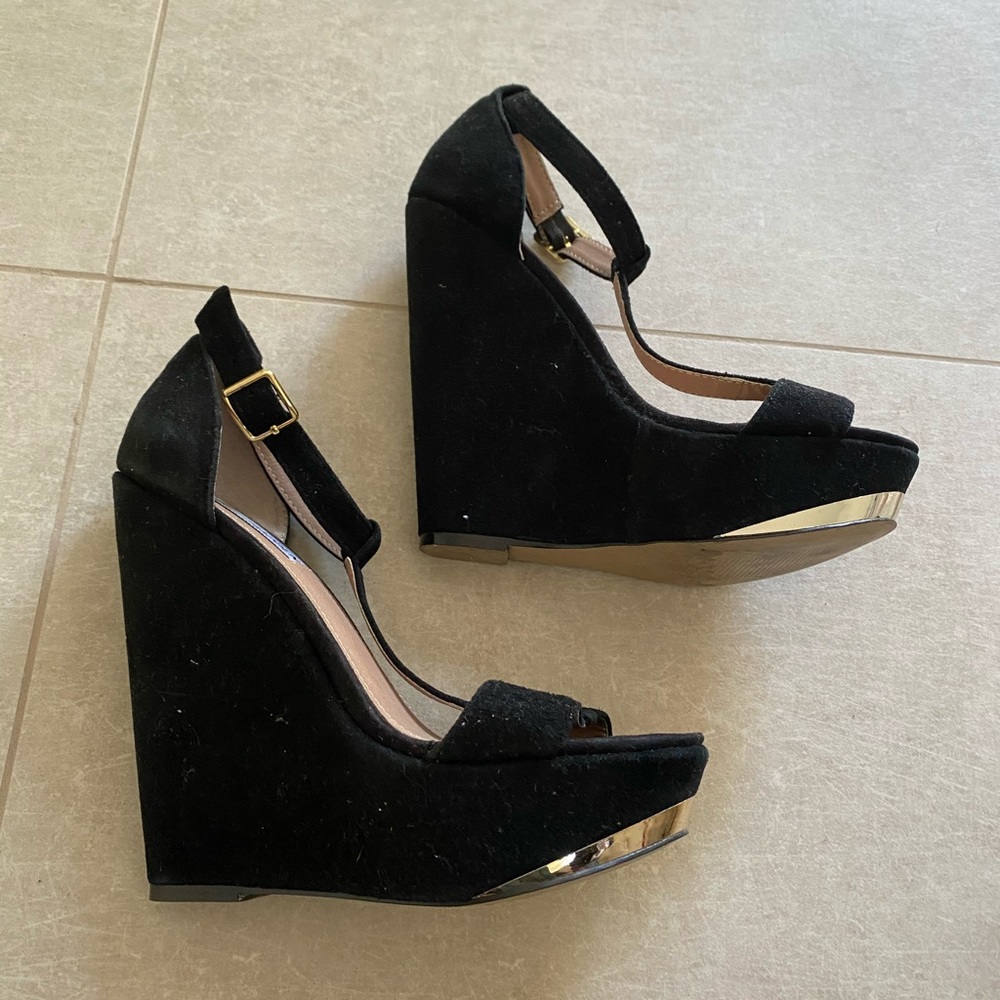 Steve Madden Black Wedges